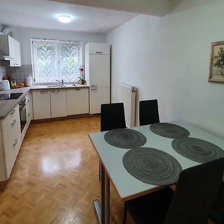Apartma Tia Lejlighed *