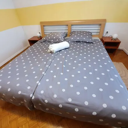 Apartma Tia *